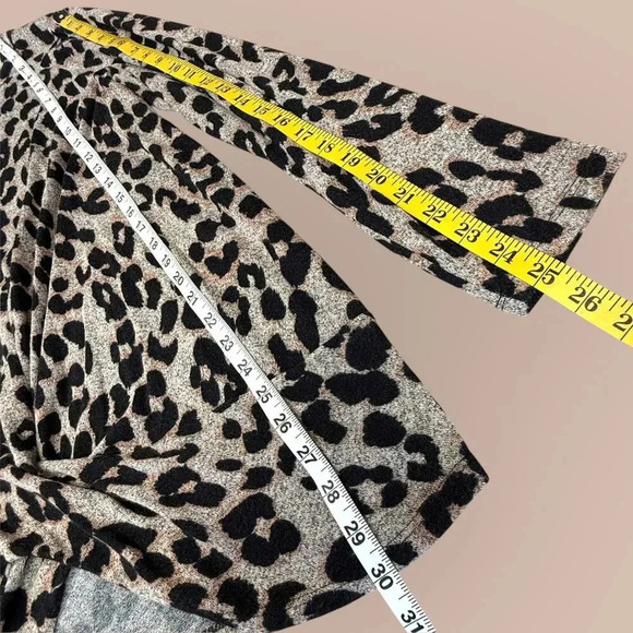 Maurices 24/7 Long Sleeves Cut Out Neck Twisted Tee Shirt Size XXL Animal Print - Picture 15 of 16